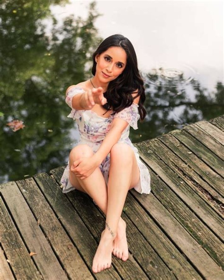 Andy Chavez De Moore (tvshowhost) Wiki,Age,Birthday,Biography,Height,Net Worth ..