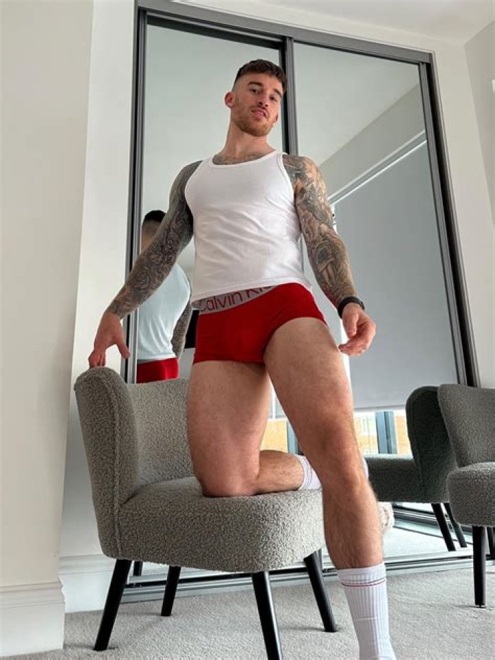 Chris Hatton (webvideostar)-Wiki, Age, Net Worth, Biography , Spotify, TikTok, Facebook, Facts and Family