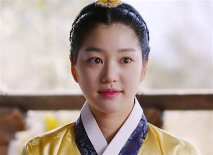 Lee Yu-bi - Bio, Age, Wiki, Facts and Family